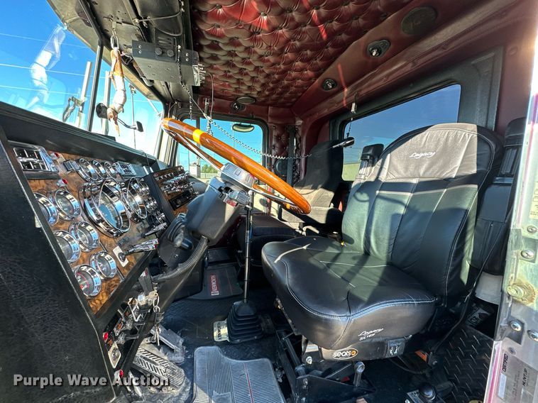 image for item NQ9543 1999 Kenworth W900  semi truck