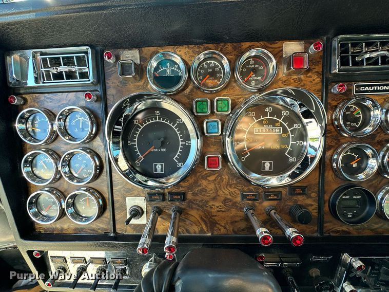 image for item NQ9543 1999 Kenworth W900  semi truck