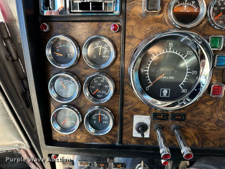 image for item NQ9543 1999 Kenworth W900  semi truck