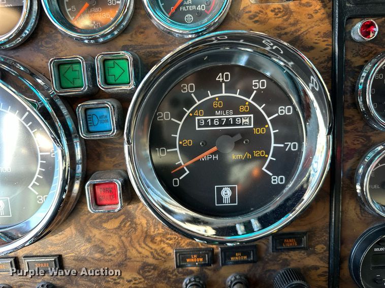 image for item NQ9543 1999 Kenworth W900  semi truck