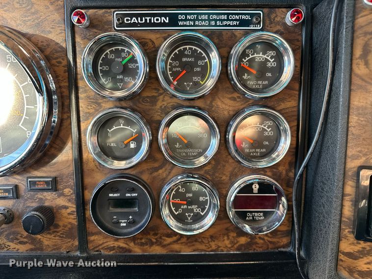 image for item NQ9543 1999 Kenworth W900  semi truck