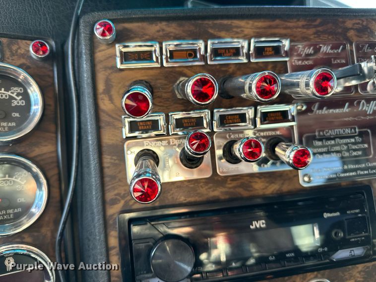 image for item NQ9543 1999 Kenworth W900  semi truck