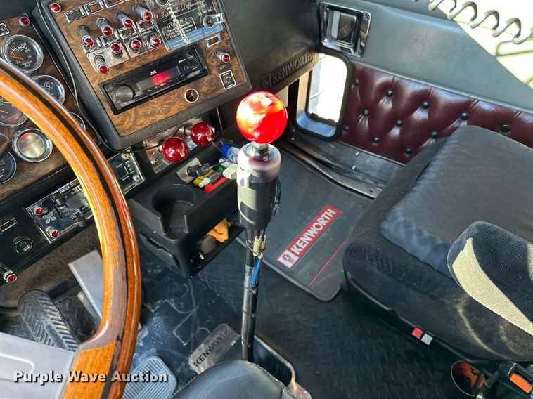 image for item NQ9543 1999 Kenworth W900  semi truck