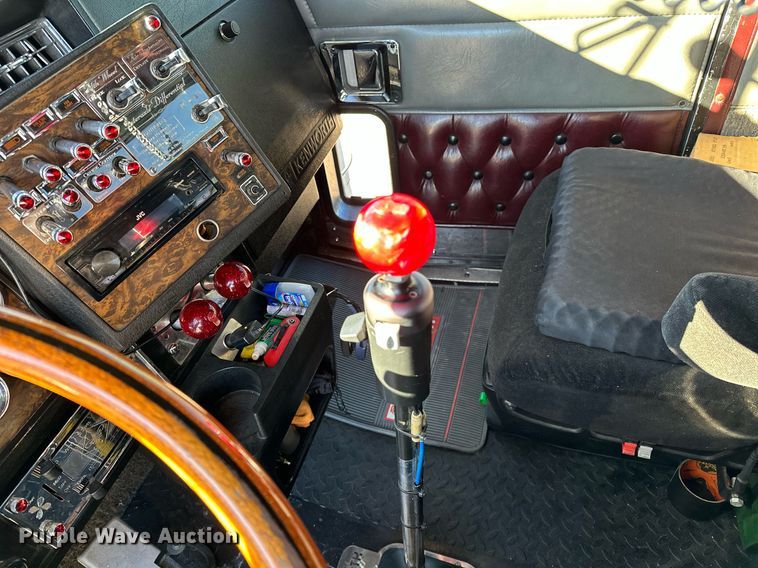 image for item NQ9543 1999 Kenworth W900  semi truck