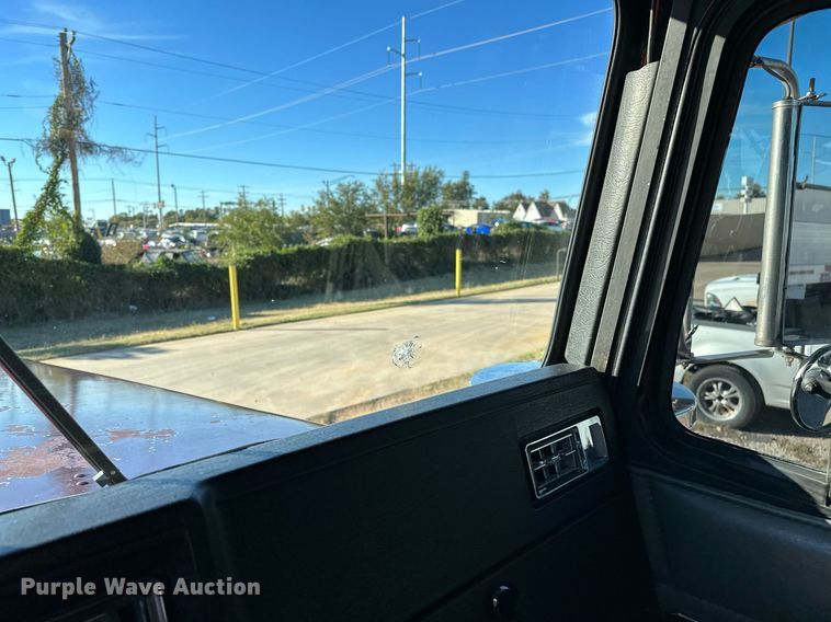 image for item NQ9543 1999 Kenworth W900  semi truck