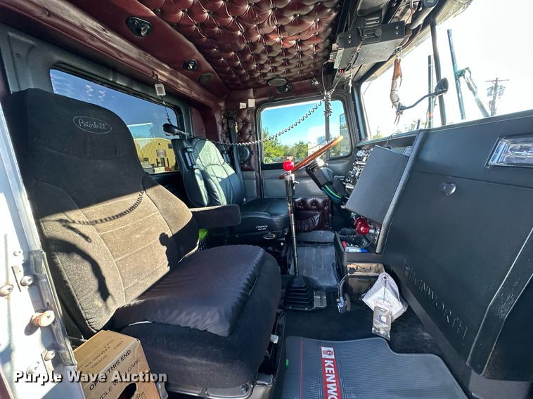 image for item NQ9543 1999 Kenworth W900  semi truck