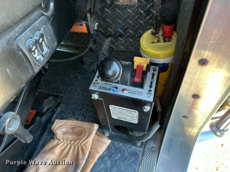 image for item NQ9543 1999 Kenworth W900  semi truck