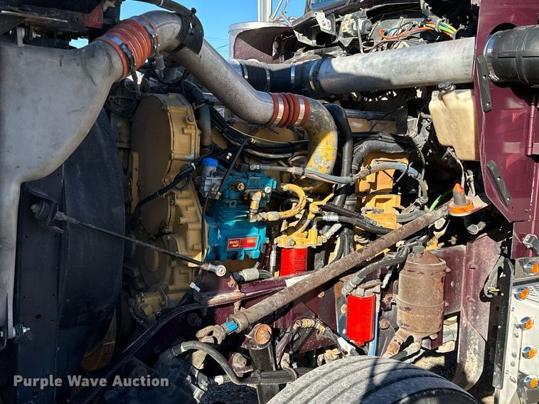 image for item NQ9543 1999 Kenworth W900  semi truck