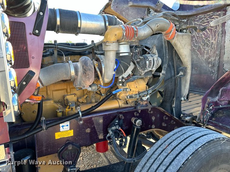 image for item NQ9543 1999 Kenworth W900  semi truck