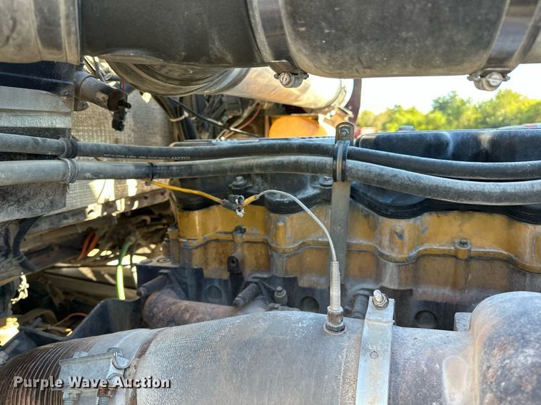 image for item NQ9543 1999 Kenworth W900  semi truck