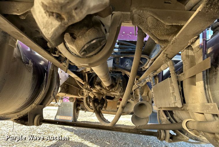 image for item NQ9543 1999 Kenworth W900  semi truck