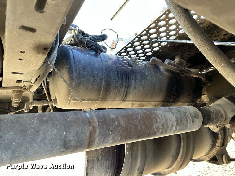 image for item NQ9543 1999 Kenworth W900  semi truck