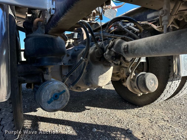 image for item NQ9543 1999 Kenworth W900  semi truck