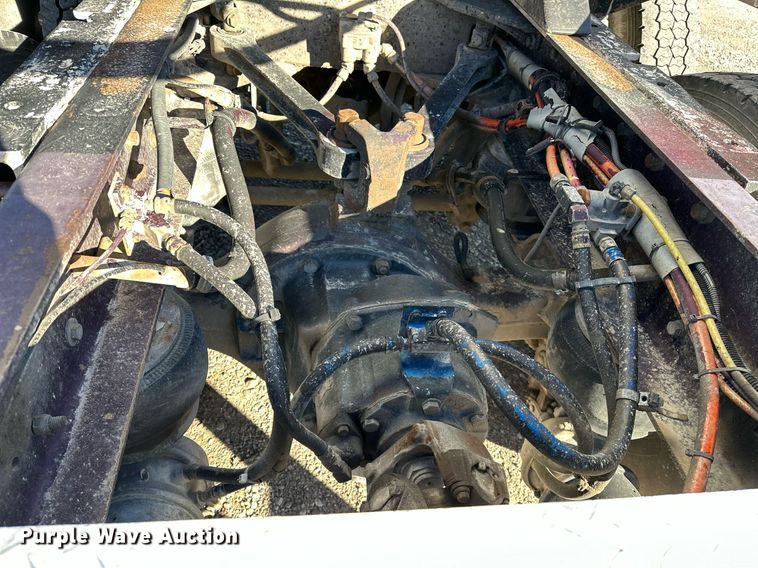 image for item NQ9543 1999 Kenworth W900  semi truck