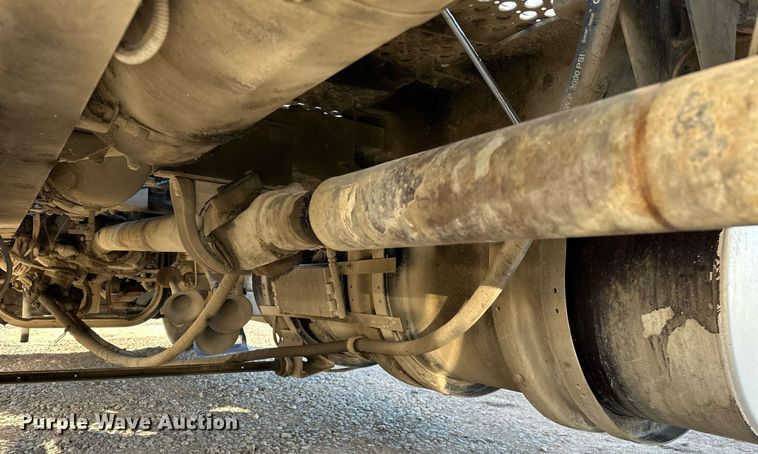 image for item NQ9543 1999 Kenworth W900  semi truck