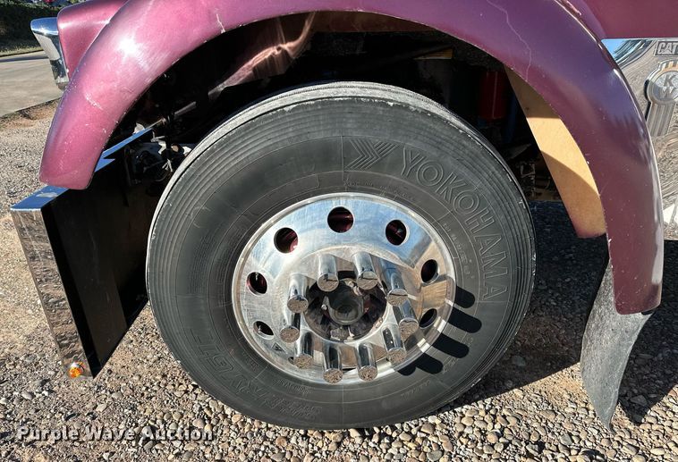 image for item NQ9543 1999 Kenworth W900  semi truck