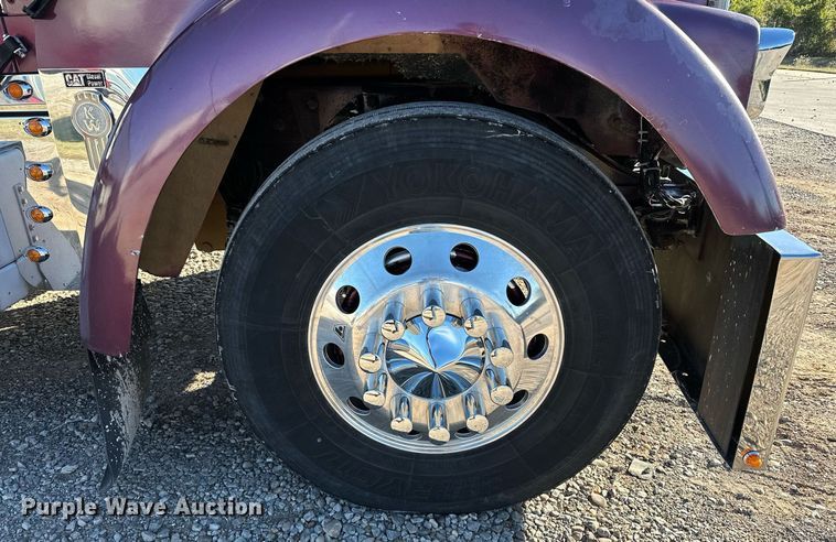 image for item NQ9543 1999 Kenworth W900  semi truck