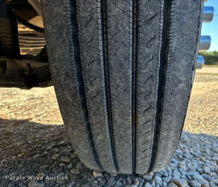 image for item NQ9543 1999 Kenworth W900  semi truck