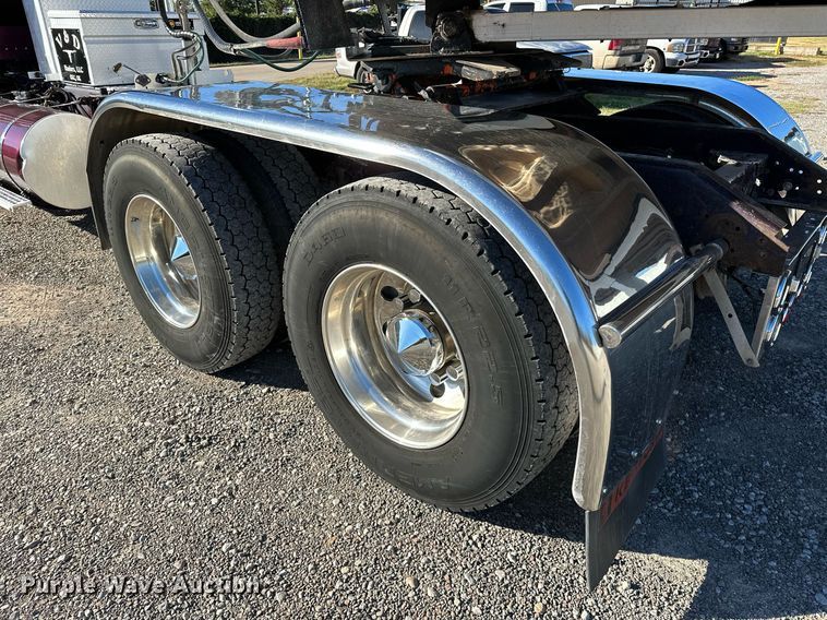 image for item NQ9543 1999 Kenworth W900  semi truck