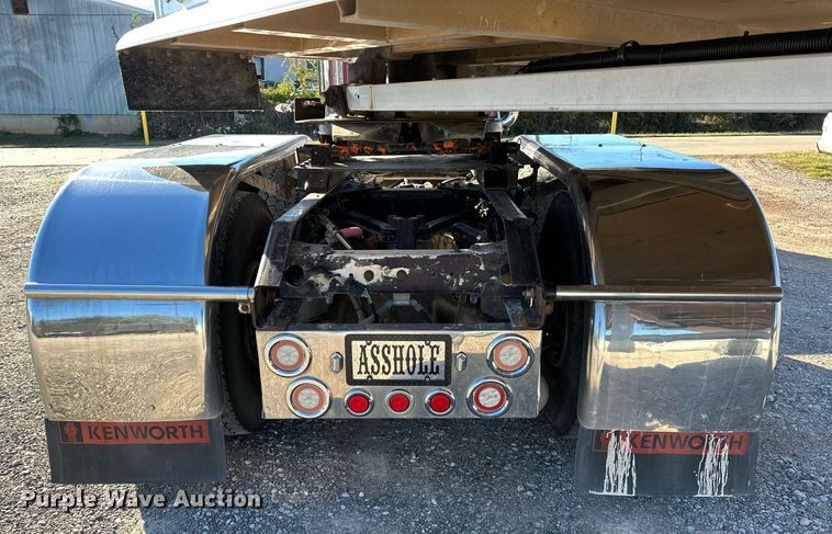 image for item NQ9543 1999 Kenworth W900  semi truck