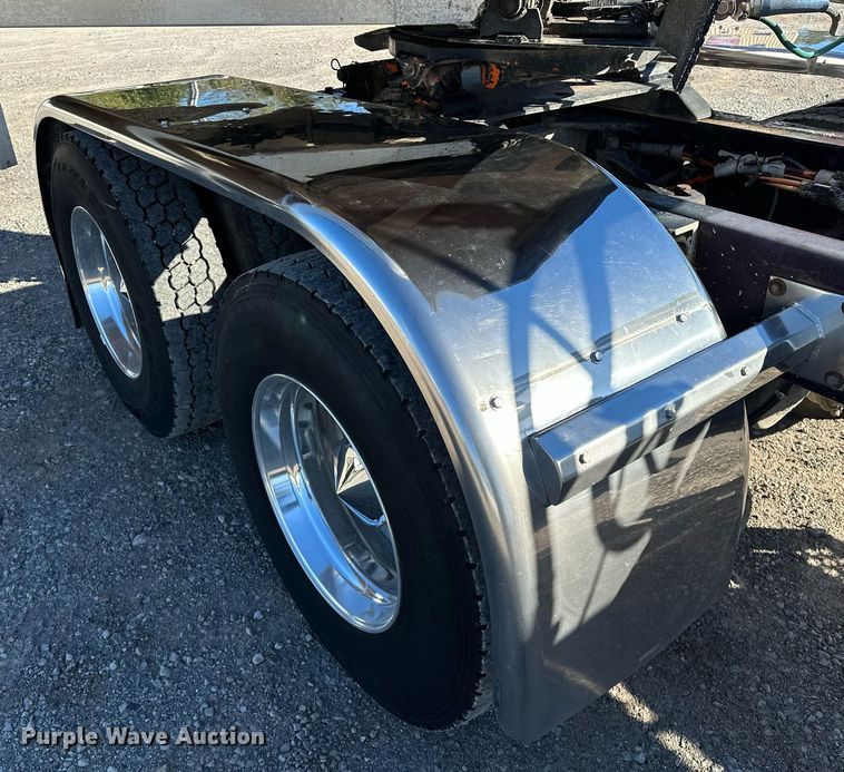 image for item NQ9543 1999 Kenworth W900  semi truck