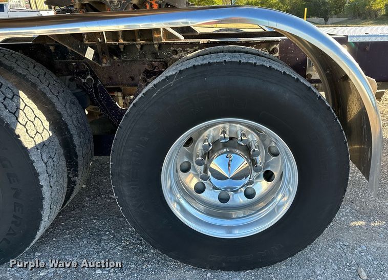 image for item NQ9543 1999 Kenworth W900  semi truck