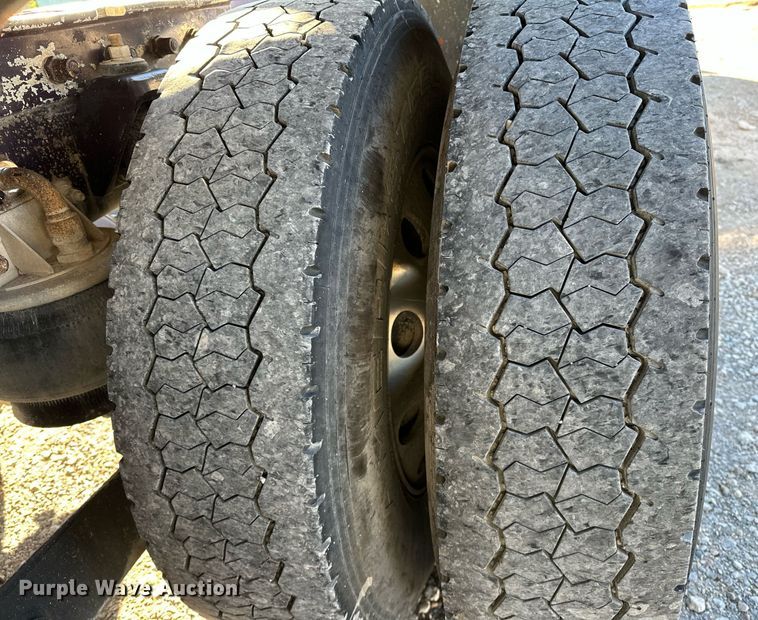 image for item NQ9543 1999 Kenworth W900  semi truck