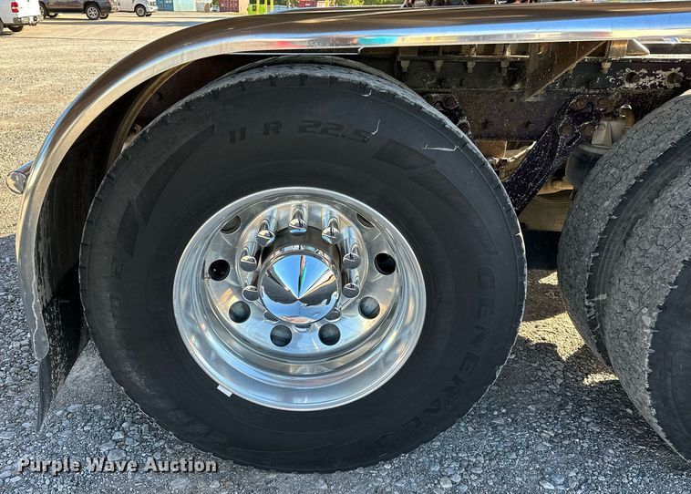 image for item NQ9543 1999 Kenworth W900  semi truck