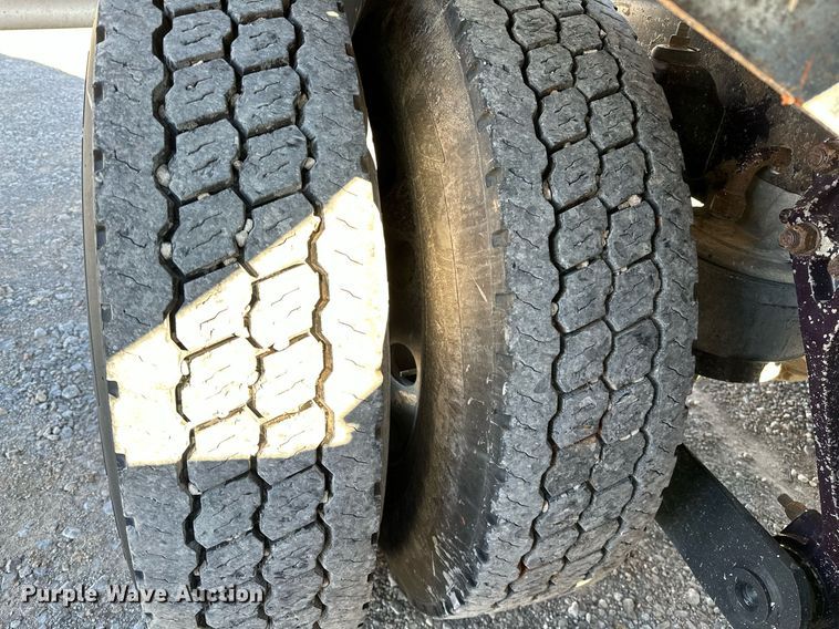 image for item NQ9543 1999 Kenworth W900  semi truck