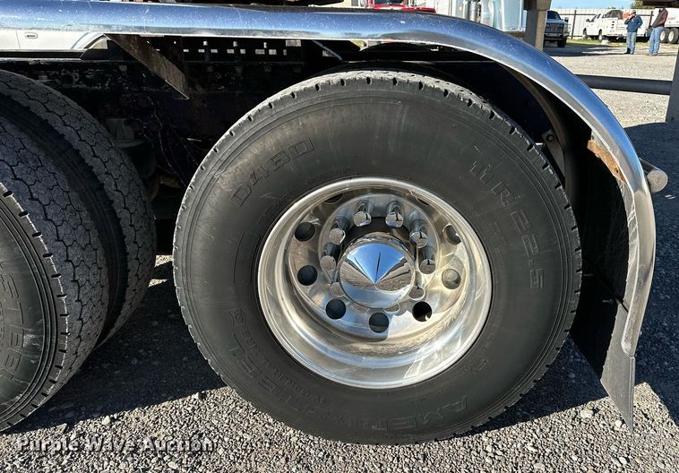 image for item NQ9543 1999 Kenworth W900  semi truck