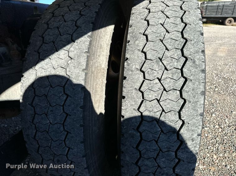 image for item NQ9543 1999 Kenworth W900  semi truck