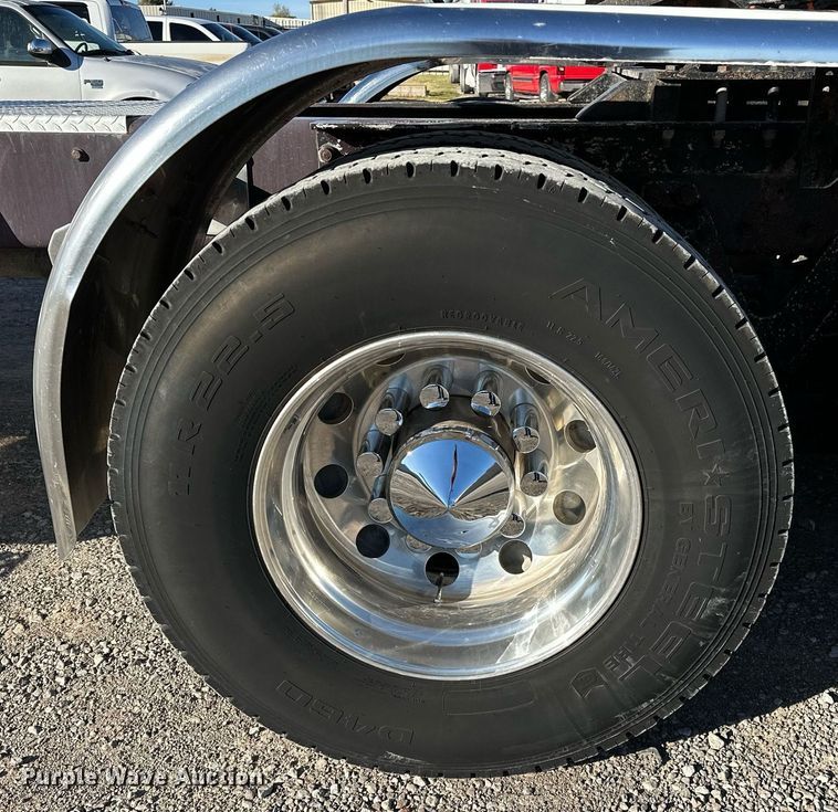 image for item NQ9543 1999 Kenworth W900  semi truck