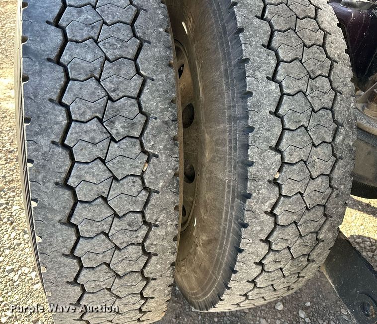 image for item NQ9543 1999 Kenworth W900  semi truck