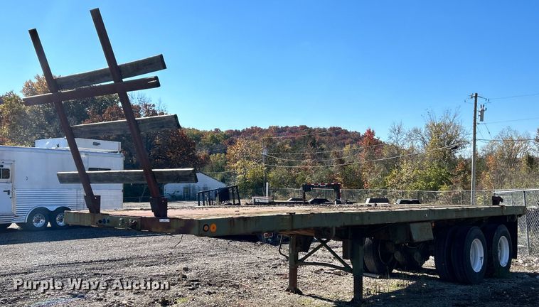 image for item NR9313 1992 Dynaweld  flatbed trailer