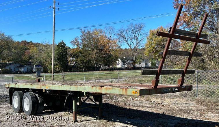 image for item NR9313 1992 Dynaweld  flatbed trailer