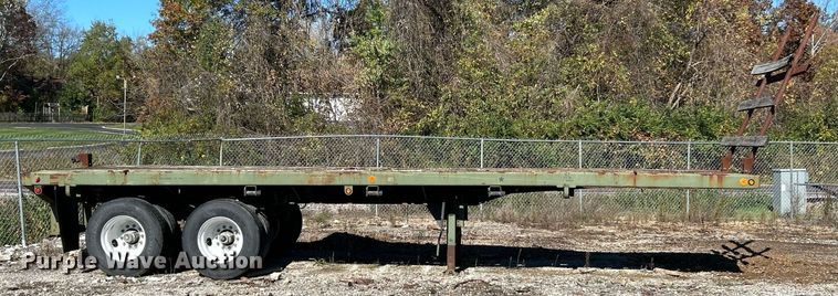 image for item NR9313 1992 Dynaweld  flatbed trailer