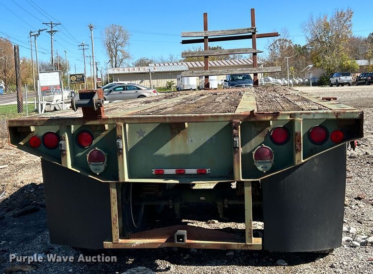 image for item NR9313 1992 Dynaweld  flatbed trailer