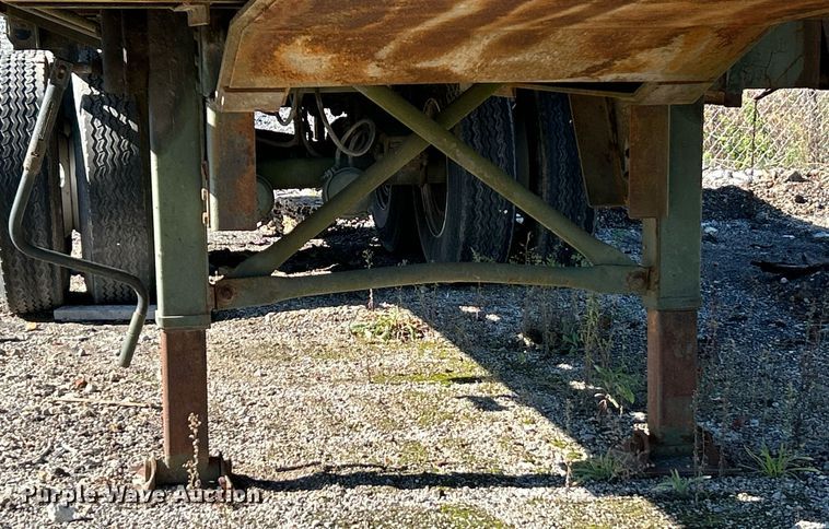 image for item NR9313 1992 Dynaweld  flatbed trailer