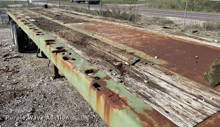 image for item NR9313 1992 Dynaweld  flatbed trailer