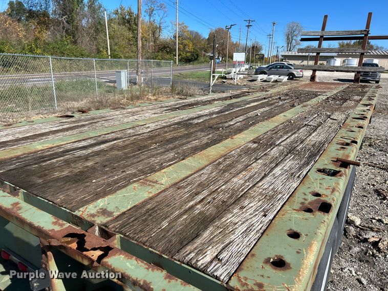 image for item NR9313 1992 Dynaweld  flatbed trailer