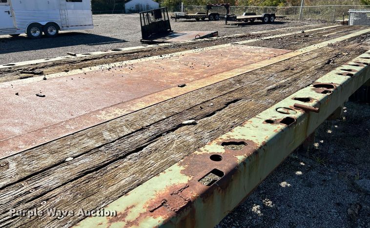 image for item NR9313 1992 Dynaweld  flatbed trailer