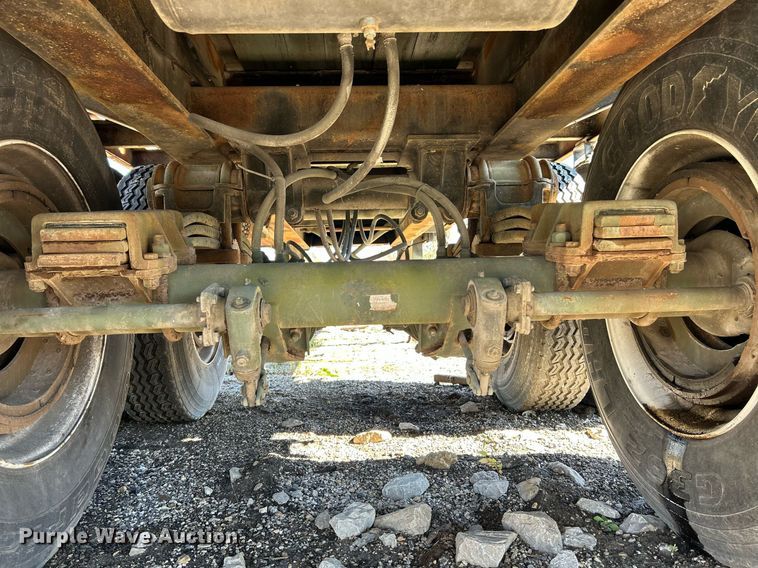 image for item NR9313 1992 Dynaweld  flatbed trailer