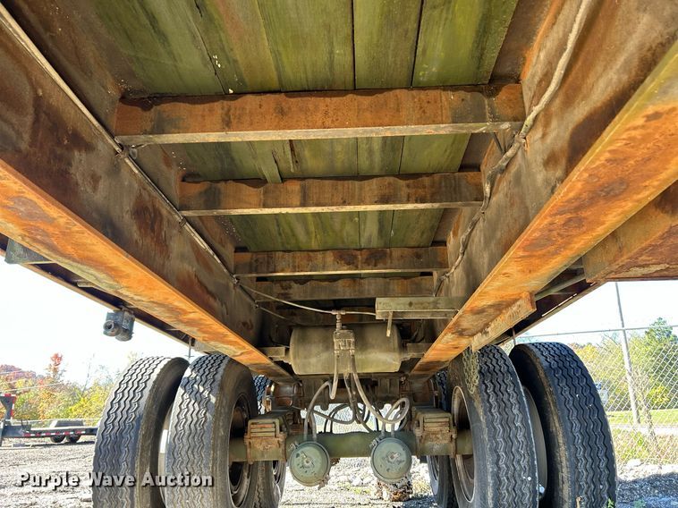 image for item NR9313 1992 Dynaweld  flatbed trailer