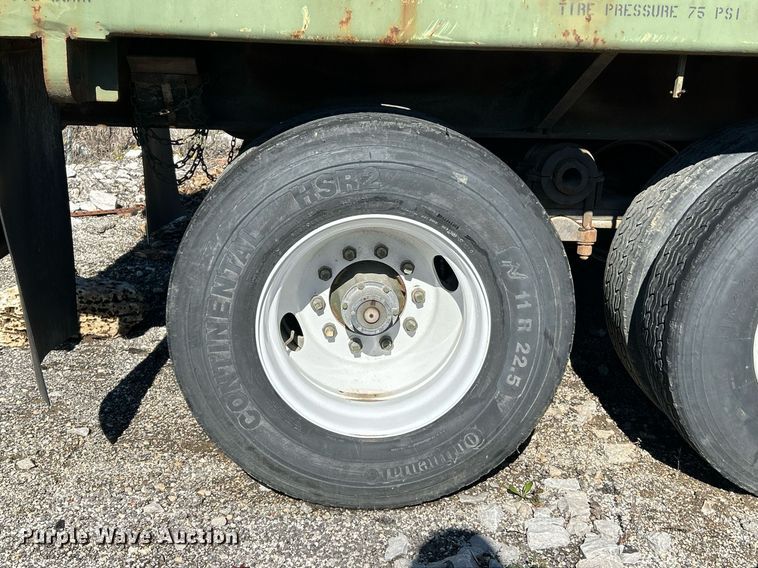 image for item NR9313 1992 Dynaweld  flatbed trailer