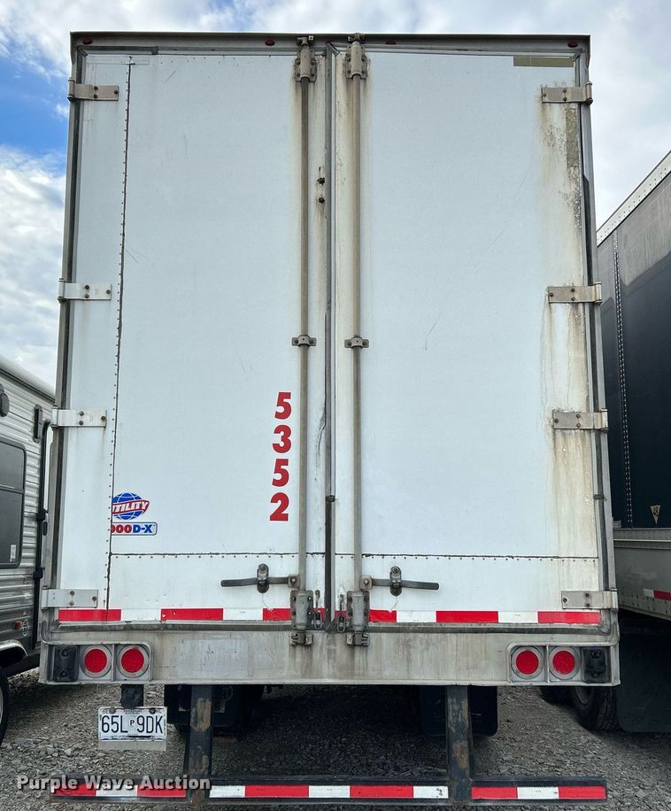 image for item NR9382 2009 Utility Trailers VS2DX  dry van trailer