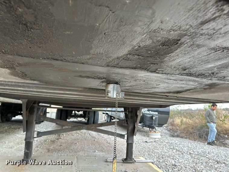 image for item NR9382 2009 Utility Trailers VS2DX  dry van trailer