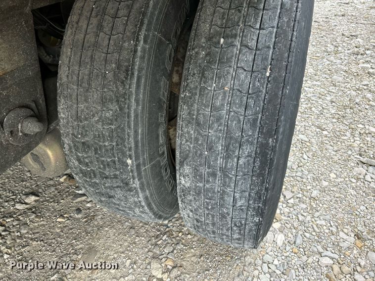 image for item NR9382 2009 Utility Trailers VS2DX  dry van trailer