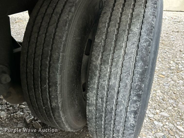 image for item NR9382 2009 Utility Trailers VS2DX  dry van trailer