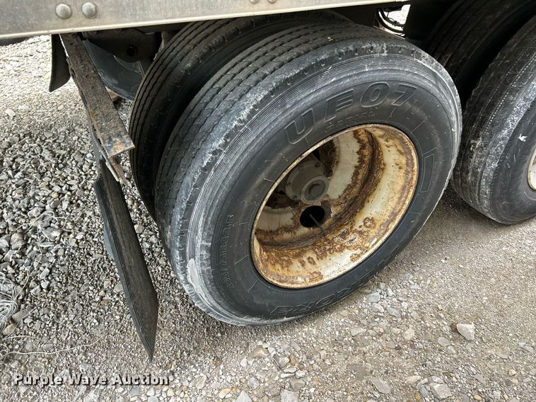 image for item NR9382 2009 Utility Trailers VS2DX  dry van trailer
