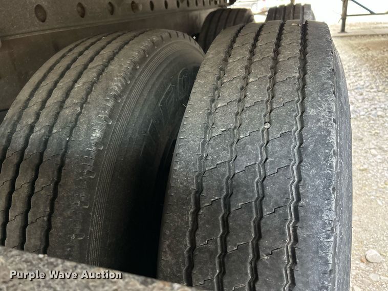 image for item NR9382 2009 Utility Trailers VS2DX  dry van trailer